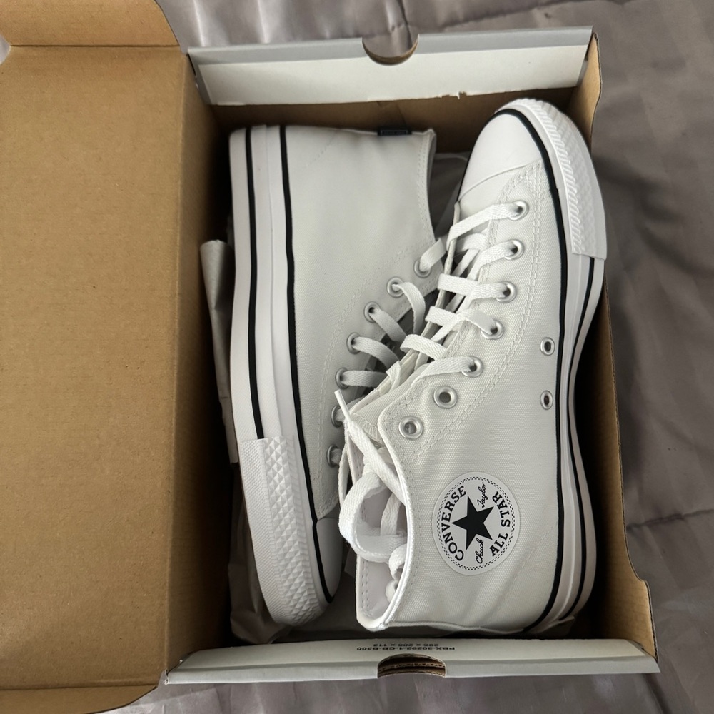 Converse Size 7.5 men’s white/black